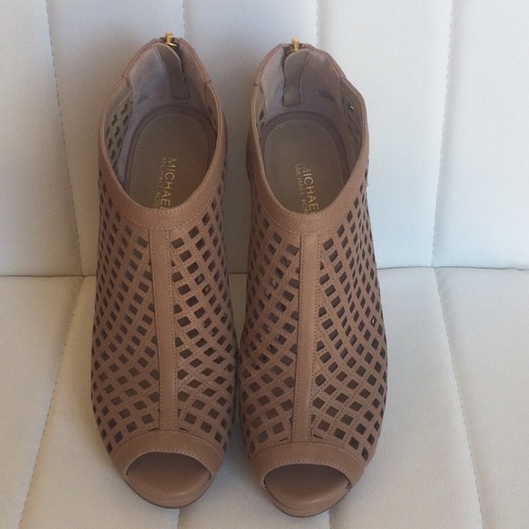 Michael Kors Shoes - Michael Kors 8.5 Tan Caged Heels